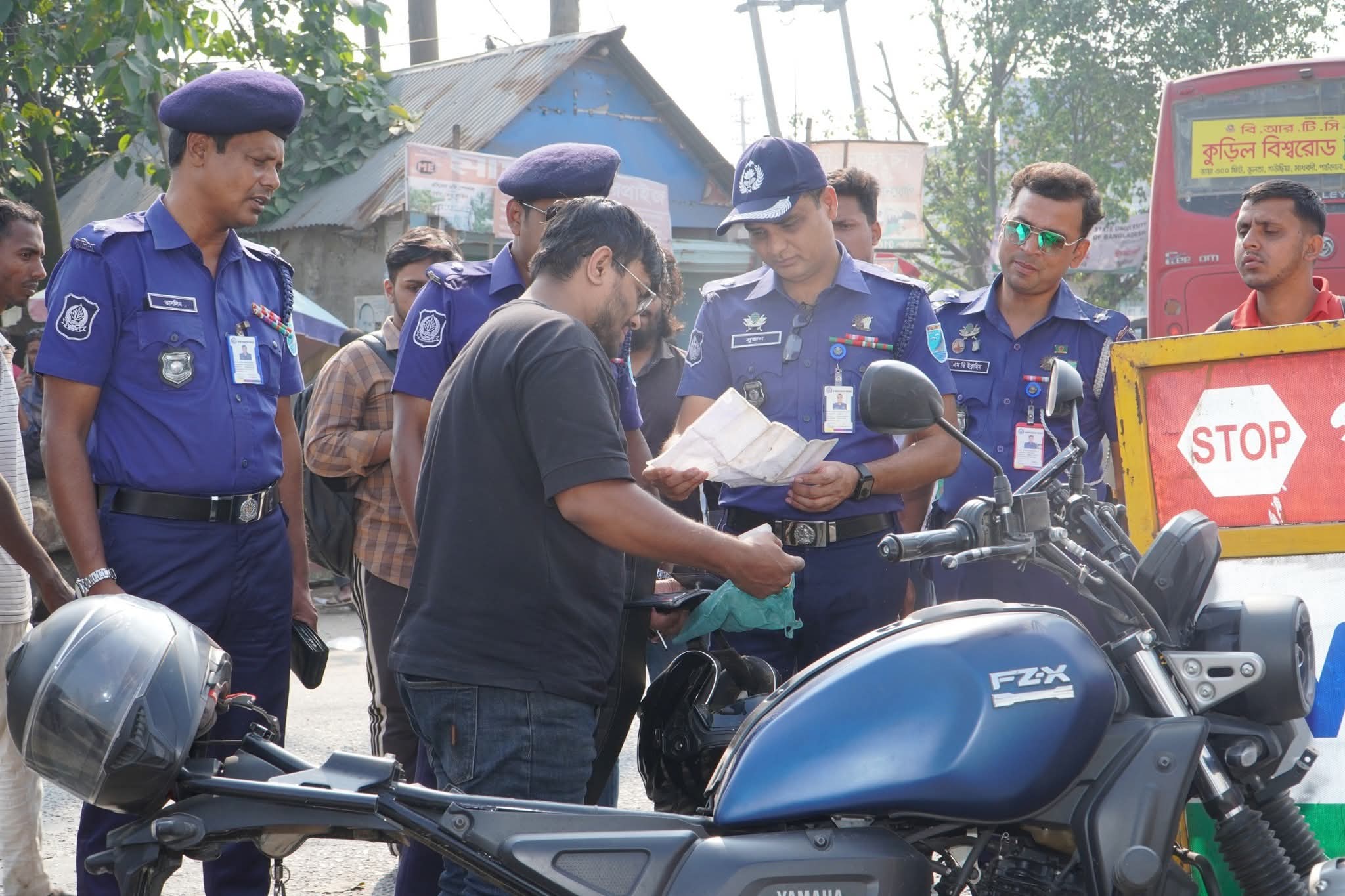 নরসিংদী জেলা পুলিশের চেকপোস্ট জোরদার, বাড়ানো হয়েছে টহল