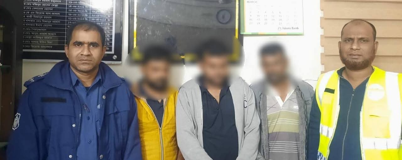 শিবপুরে ট্রাক ভর্তি ১২টি গরুসহ ৩ ডাকাত গ্রেফতার