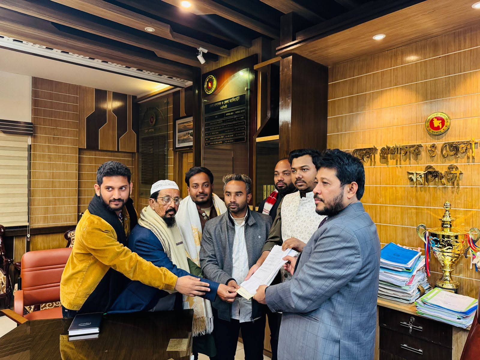 মনোনয়নপত্র জমা দিলেন সরোয়ার তুষার