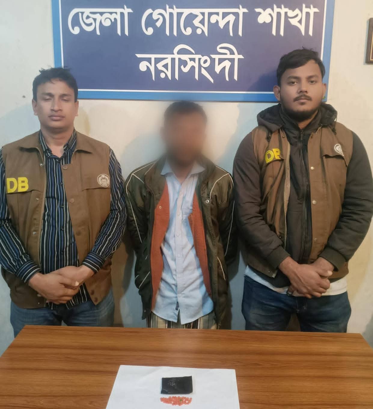 নরসিংদীতে পৃথক তিনটি অভিযানে ইয়াবা ট্যাবলেট ও গাঁজাসহ মাদক ব্যবসায়ী গ্রেফতার