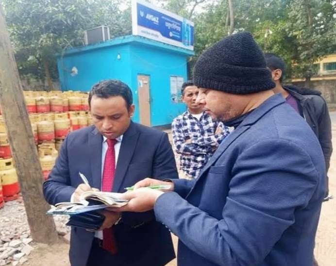 শিবপুরে এলপিজির দোকানে মোবাইল কোর্ট  ৭০০০ টাকা জরিমানা