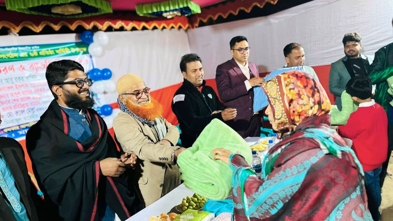 মানবকল্যাণ যুব সংগঠনের প্রতিষ্ঠা বার্ষিকী উপলক্ষে শীতার্তদের মাঝে কম্বল বিতরণ