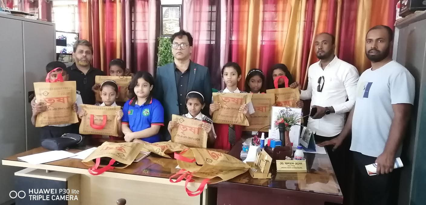 ভেলানগর সরকারি প্রাথমিক বিদ্যালয়ের শিক্ষার্থীদের মাঝে স্কুল ড্রেস উপহার