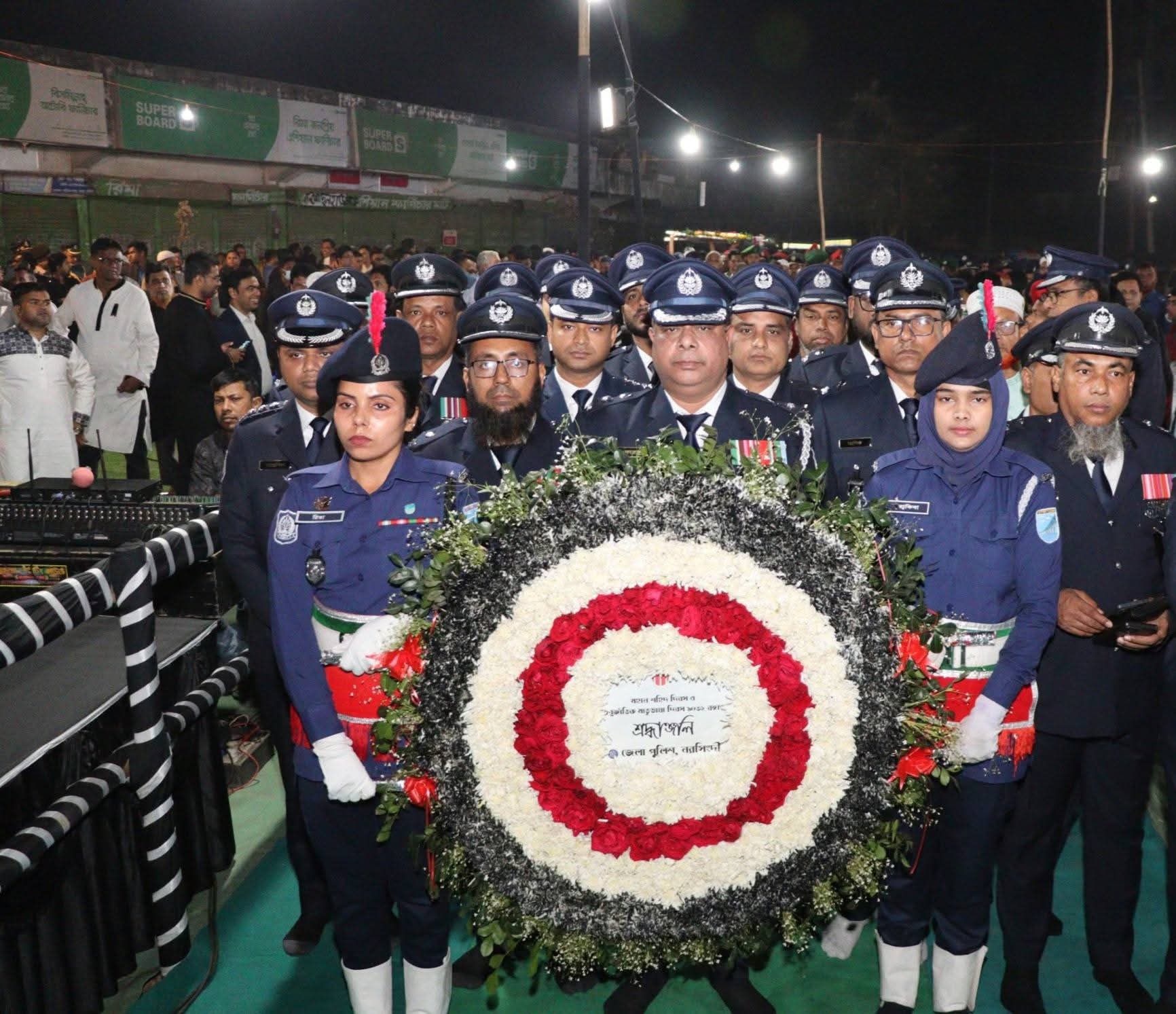 মহান শহিদ দিবস ও আন্তর্জাতিক মাতৃভাষা দিবসে নরসিংদী জেলা পুলিশের পুষ্পস্তবক অর্পণ