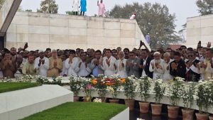 নবনির্বাচিত এমপিদের দোয়া করার ছবি