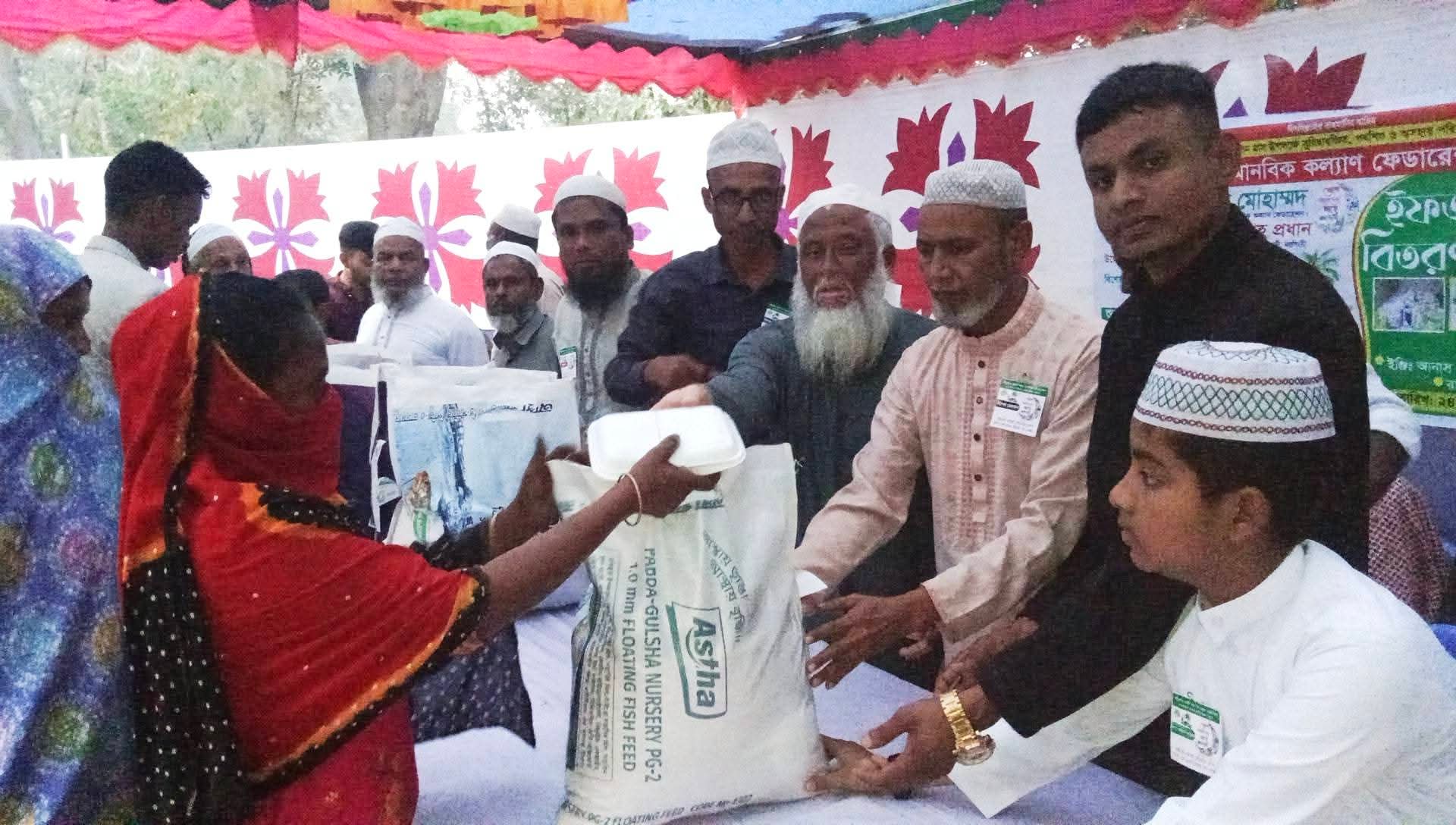 বাড়ৈগাঁও প্রবাসী মানবিক কল্যাণ ফেডারেশনের উদ্যোগে ইফতার বিতরণ