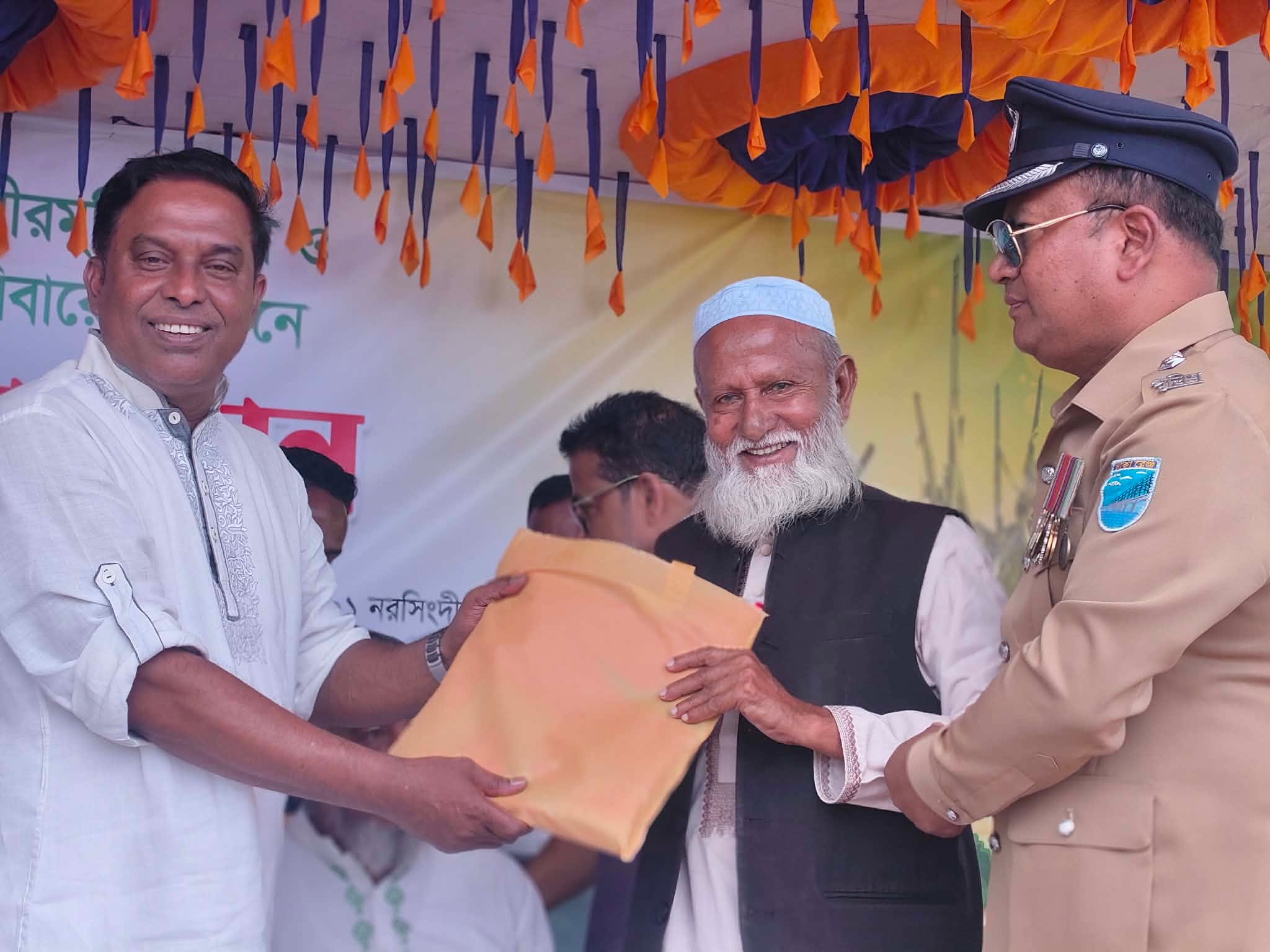 শিবপুরে বীর মুক্তিযোদ্ধাদের সংবর্ধনা প্রদান