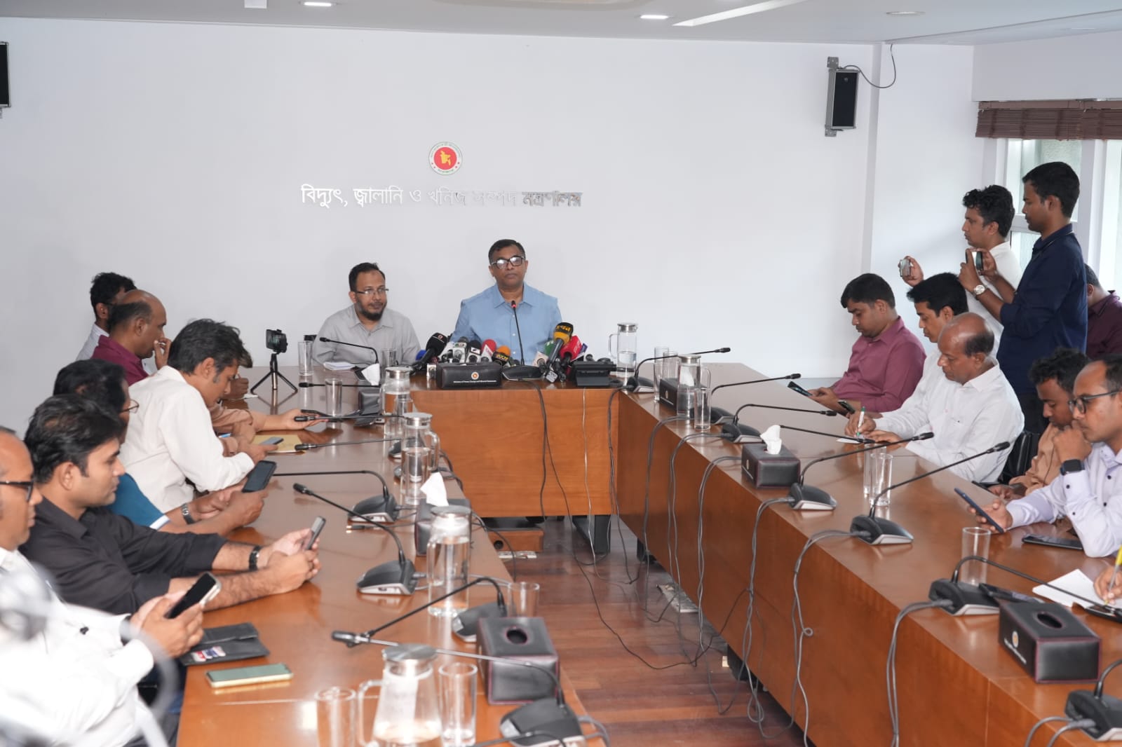 কৃষকদের ডিজেল প্রাপ্তি নিশ্চিত করতে ডিসিদের প্রতি জ্বালানি মন্ত্রণালয়ের নির্দেশ