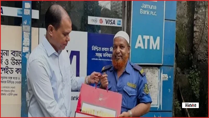 এটিএম বুথের নিরাপত্তাকর্মীর নীরব ভালোবাসায় সাড়া দিয়ে উপহার পাঠালেন প্রধানমন্ত্রী