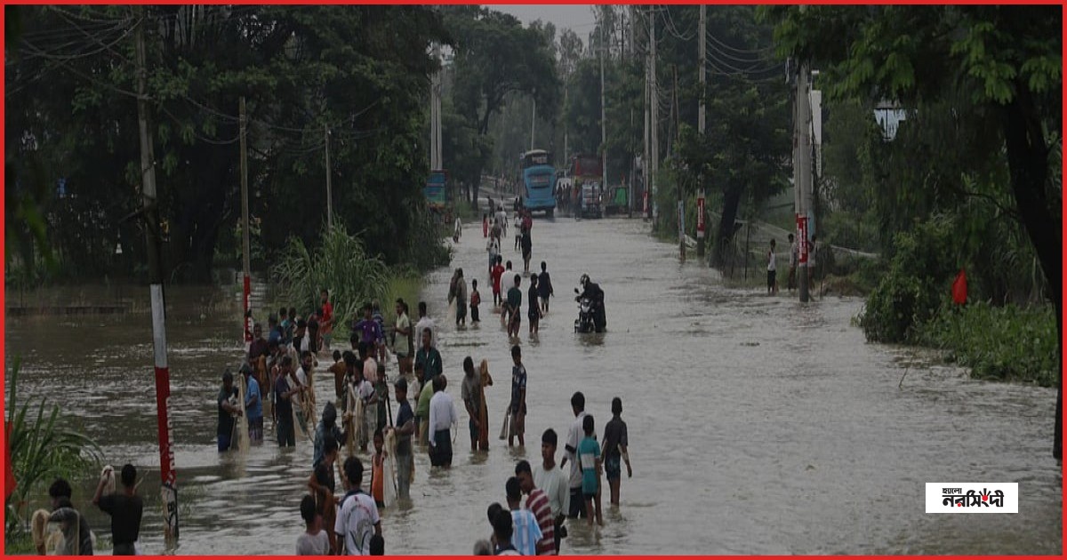 টানা বৃষ্টিতে ডুবেছে চট্টগ্রামের মহাসড়ক, জালে ধরা পড়ছে মাছ