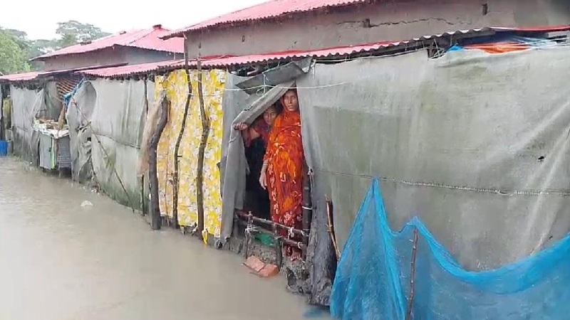 টানা ৮ দিনের বর্ষণে মনপুরায় ২০ হাজার মানুষ পানিবন্দি