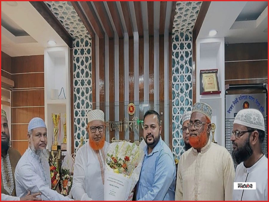 কুষ্টিয়ায় ইউএনওর দপ্তরে গিয়ে ফুল দিয়ে বরণ করলেন জামায়াতের এমপি