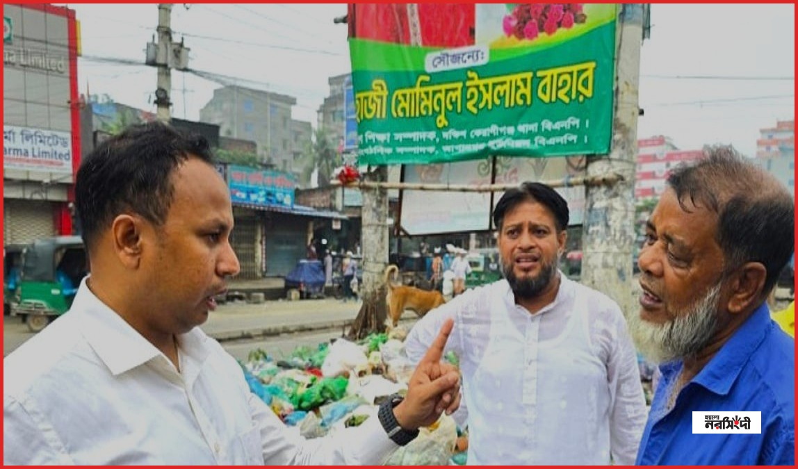 কেরানীগঞ্জে সড়কে ময়লা ফেলতে গিয়ে ইউএনওর হাতে ধরা পড়লেন ব্যক্তি