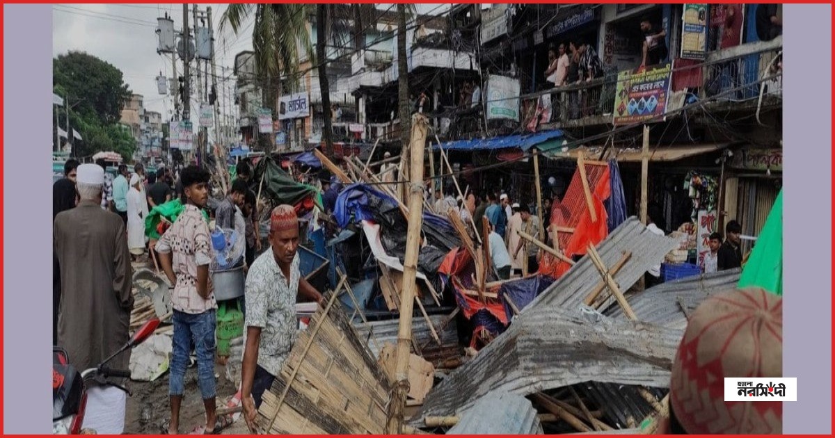 ছাগলনাইয়া বাজারে ২০০ অবৈধ স্থাপনা গুঁড়িয়ে দিল প্রশাসন