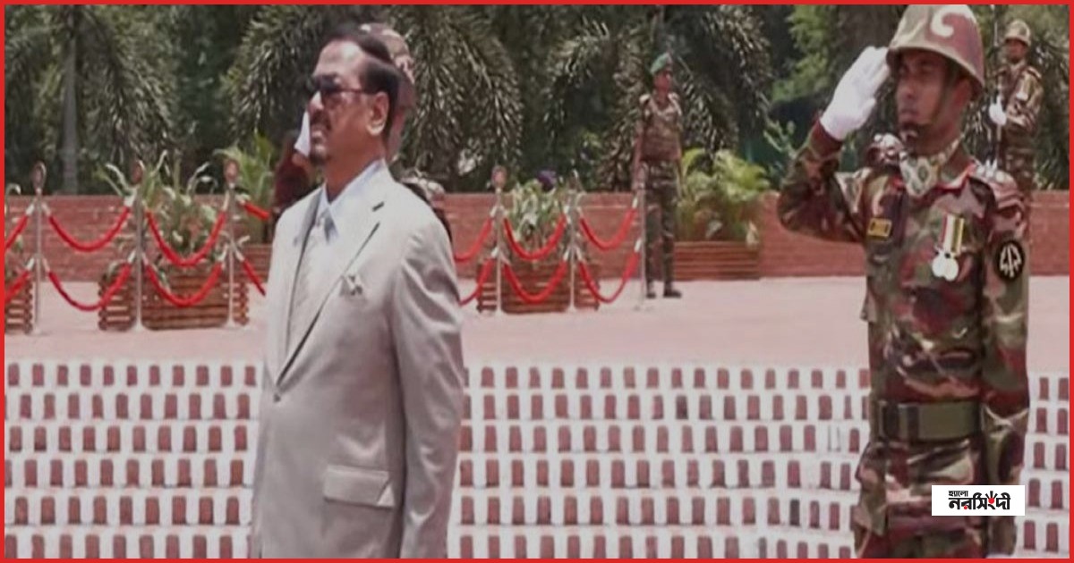 জাতীয় স্মৃতিসৌধে শ্রদ্ধা জানালেন ভারপ্রাপ্ত রাষ্ট্রপতি হাফিজউদ্দিন আহমেদ