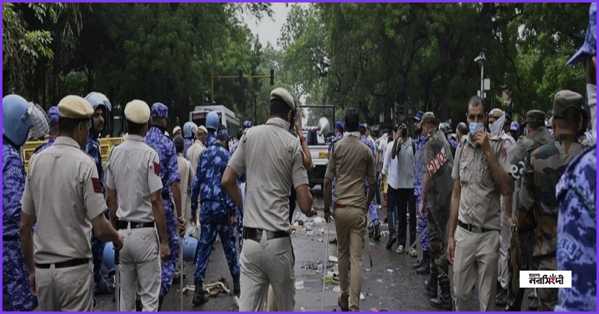 দিল্লিতে ব্যারিকেড ভেঙে সংসদের দোরগোড়ায় বিক্ষোভকারীরা, বেসামাল পুলিশ