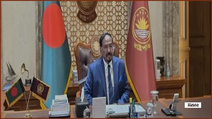 বঙ্গভবনে প্রথম দাপ্তরিক কার্যক্রম শুরু করলেন ভারপ্রাপ্ত প্রেসিডেন্ট হাফিজ উদ্দিন