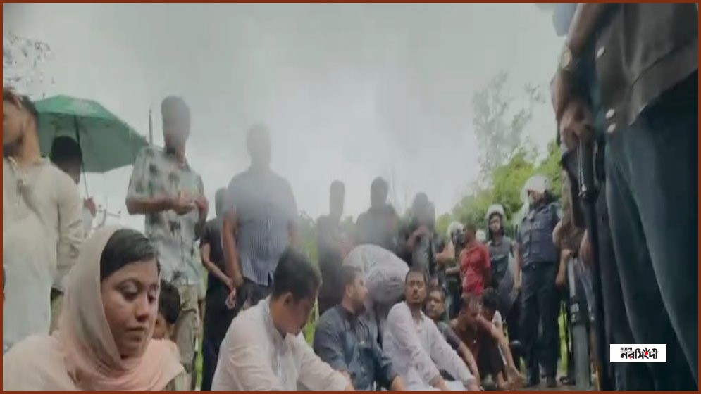বাহুবলে এনসিপির গাড়িবহর আটকে দিল পুলিশ, রাস্তায় নেতাদের অবস্থান