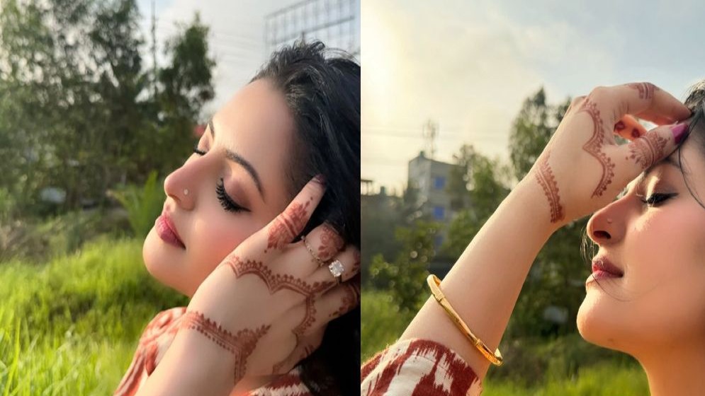 মেহেদির নকশায় নতুন লুকে সোশ্যাল মিডিয়ায় পরীমণি