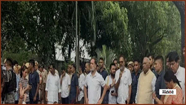 মোদি বাসভবনের সামনে কংগ্রেসের অবস্থান, পদত্যাগের দাবি