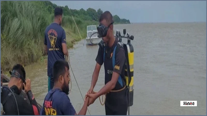 রাজশাহীর পদ্মায় নৌকাডুবি: নিখোঁজ বাবা ও ছেলে, চলছে উদ্ধার অভিযান