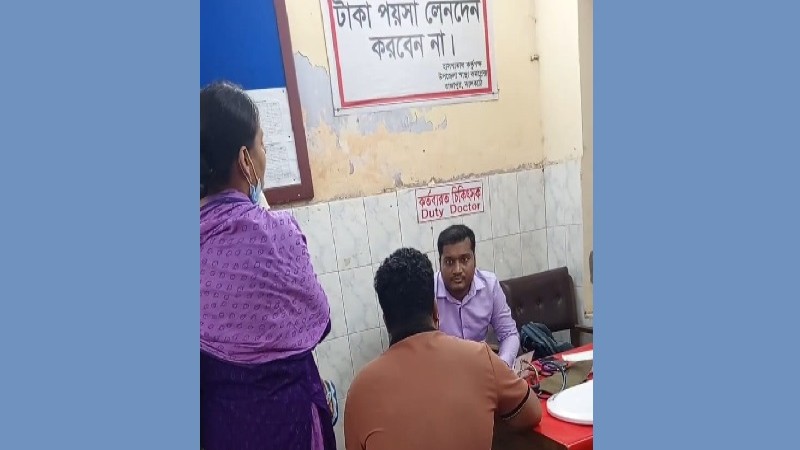 রাজাপুরে চিকিৎসককে ‘ভাই’ ডাকায় চিকিৎসা না দেওয়ার অভিযোগ