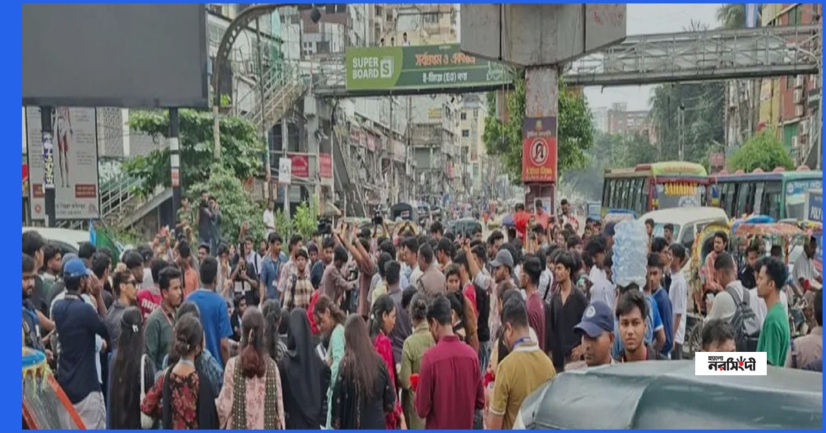 শিক্ষামন্ত্রীর পদত্যাগ দাবিতে ঢাকায় শিক্ষার্থীদের তীব্র বিক্ষোভ