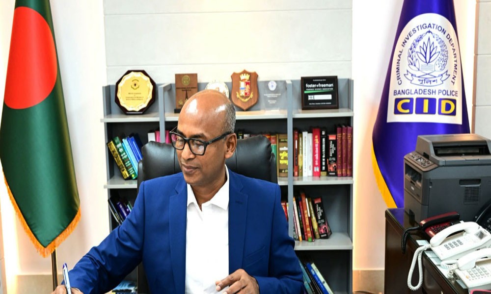 সিআইডির নতুন প্রধান হিসেবে দায়িত্ব নিলেন ব্যারিস্টার মোশাররফ হোছাইন