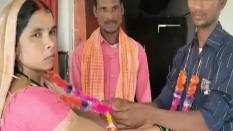 উত্তরপ্রদেশে ৫ সন্তানের জননী স্ত্রীকে প্রেমিকের সঙ্গে বিয়ে দিলেন স্বামী