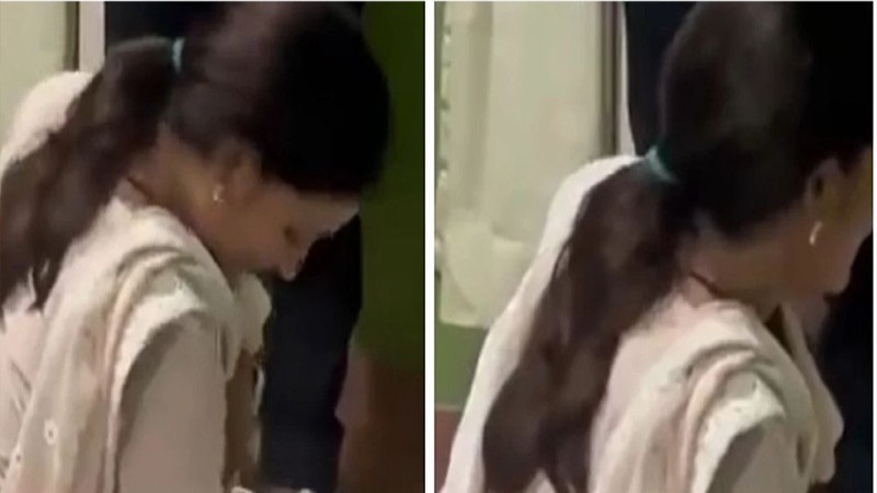 ক্ষুধার্ত শিশুকে স্তন্যপান করিয়ে প্রশংসায় ভাসছেন নেপালের মন্ত্রী