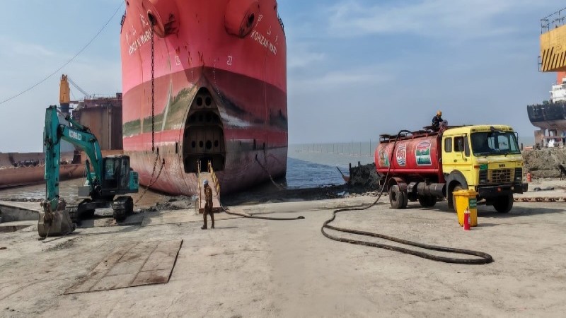 গ্রিন ইয়ার্ড তকমা থাকলেও সীতাকুণ্ডের জাহাজভাঙা শিল্পে বাড়ছে মৃত্যু