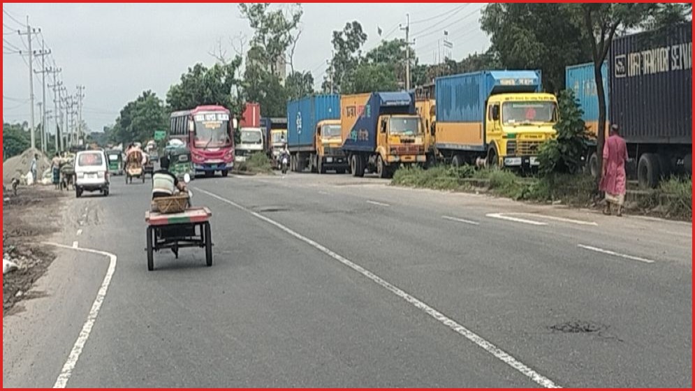ঢাকা-চট্টগ্রাম মহাসড়কে ১৫ কিলোমিটার যানজট, চরম ভোগান্তিতে যাত্রীরা