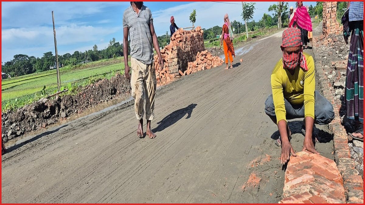 প্রধানমন্ত্রীর সফর ঘিরে কটিয়াদীতে তড়িঘড়ি সড়ক সংস্কার