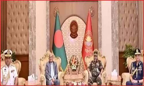 প্রেসিডেন্টের সঙ্গে সৌজন্য সাক্ষাৎ করলেন তিন বাহিনীর প্রধান