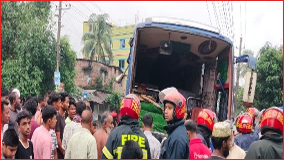 বগুড়ায় বাস দুর্ঘটনায় ৬ শ্রমিক নিহত, আহত ১৫