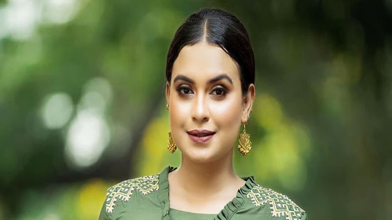 বসুন্ধরায় মডেল রিধিকা রিধির ঝুলন্ত মরদেহ উদ্ধার