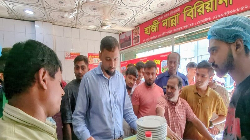 বান্দরবানে অস্বাস্থ্যকর পরিবেশে খাবার তৈরির দায়ে নান্না বিরিয়ানিকে জরিমানা