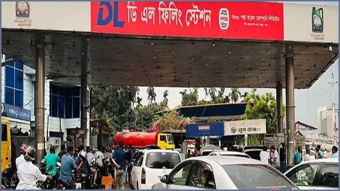 বিমানবন্দর সড়কে পাম্পের কর্মীকে কুপিয়ে ১ কোটি ২১ লাখ টাকা ছিনতাই