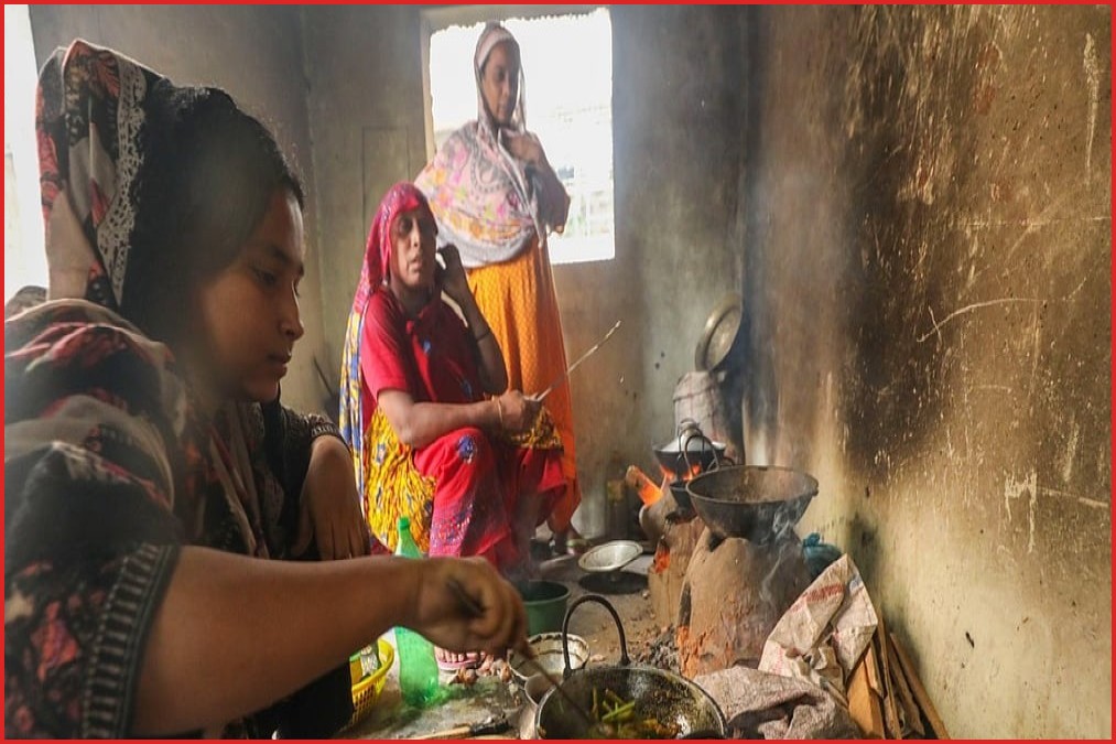 মিরপুরে তীব্র গ্যাস সংকট: রান্নায় ভোগান্তি, সিএনজি স্টেশনে দীর্ঘ সারি