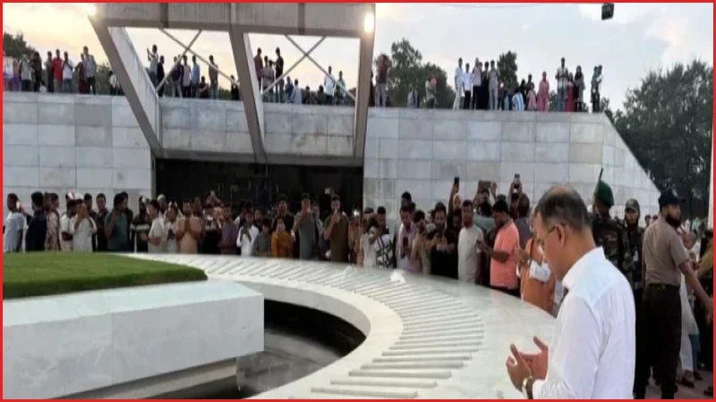 রাষ্ট্রপতি নির্বাচন শেষে বাবা-মায়ের কবর জিয়ারত করলেন প্রধানমন্ত্রী