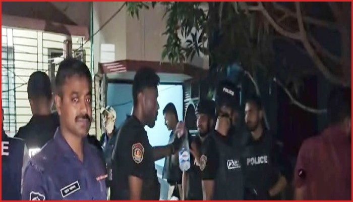 সাভারে ককটেল ও বোমা তৈরির সরঞ্জাম জব্দ, ভবন ঘিরে রেখেছে পুলিশ