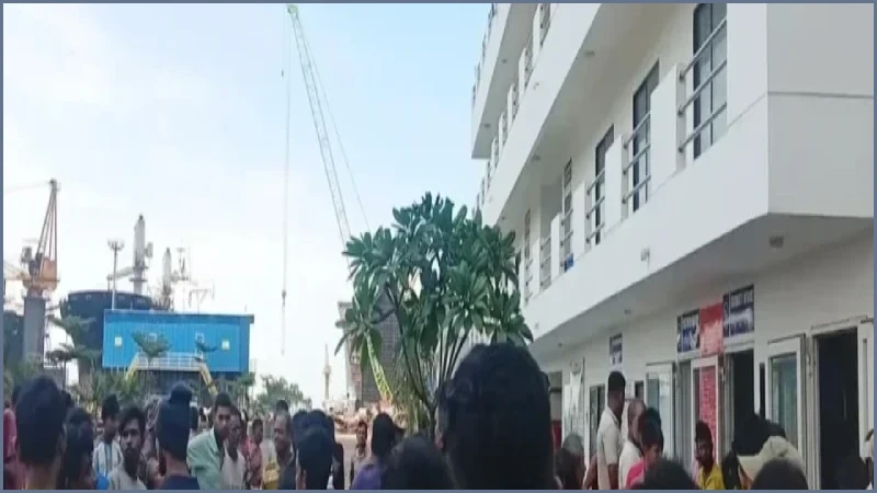 সীতাকুণ্ডে জাহাজভাঙা কারখানায় বিষাক্ত গ্যাসে ৫ শ্রমিকের মৃত্যু