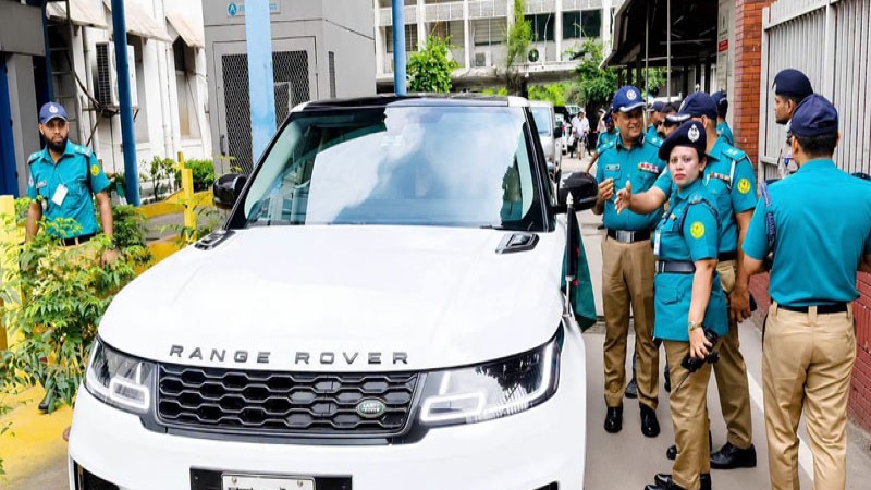 উল্টো পথে গাড়ি চালানোয় বিমানমন্ত্রীর গাড়ির বিরুদ্ধে পুলিশের মামলা