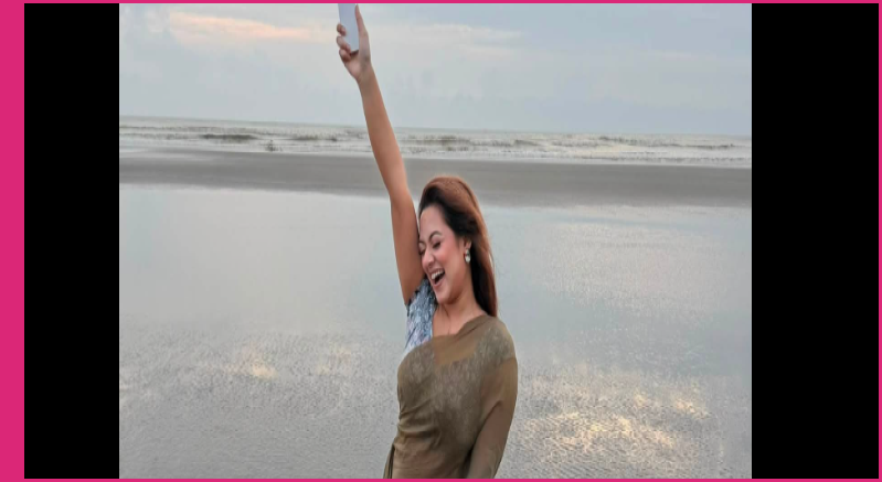 কক্সবাজারের সমুদ্রপাড়ে নতুন লুকে ধরা দিলেন অভিনেত্রী দীঘি