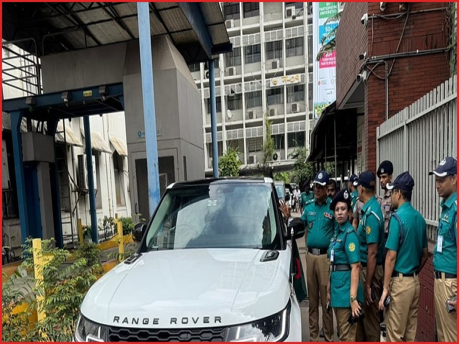ট্রাফিক আইন লঙ্ঘন: বিমানমন্ত্রীর গাড়ির বিরুদ্ধে দুই মামলা