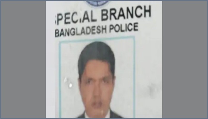 সাভারে পুলিশের এসবি শাখার এসআইকে পিটিয়ে হত্যা, ছেলে আহত