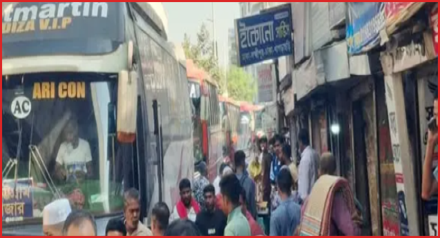 পাঁচ দিনের দুর্গাপূজার ছুটিতে ঢাকা ছাড়ছেন হাজারো মানুষ, বাড়তি ভাড়ার অভিযোগ