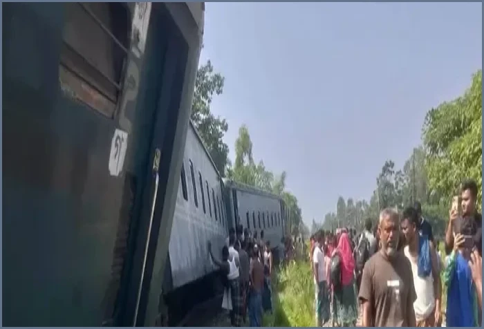 লাকসামে কর্ণফুলী ট্রেনের বগি লাইনচ্যুত, বন্ধ চট্টগ্রাম-ঢাকা রেল যোগাযোগ