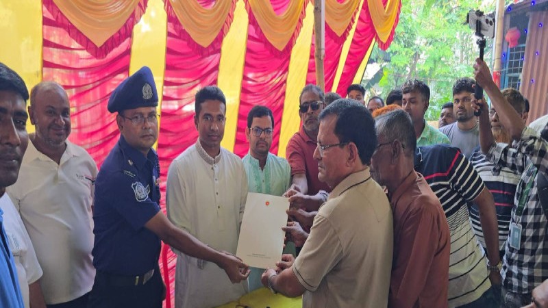 সাঁথিয়ায় বিভিন্ন পূজা মণ্ডপ পরিদর্শন করলেন সাইয়েদ আবদুল্লাহ