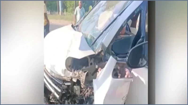 সীতাকুণ্ডে মাইক্রোবাস দুর্ঘটনায় মা-মেয়ে নিহত, আহত ৪